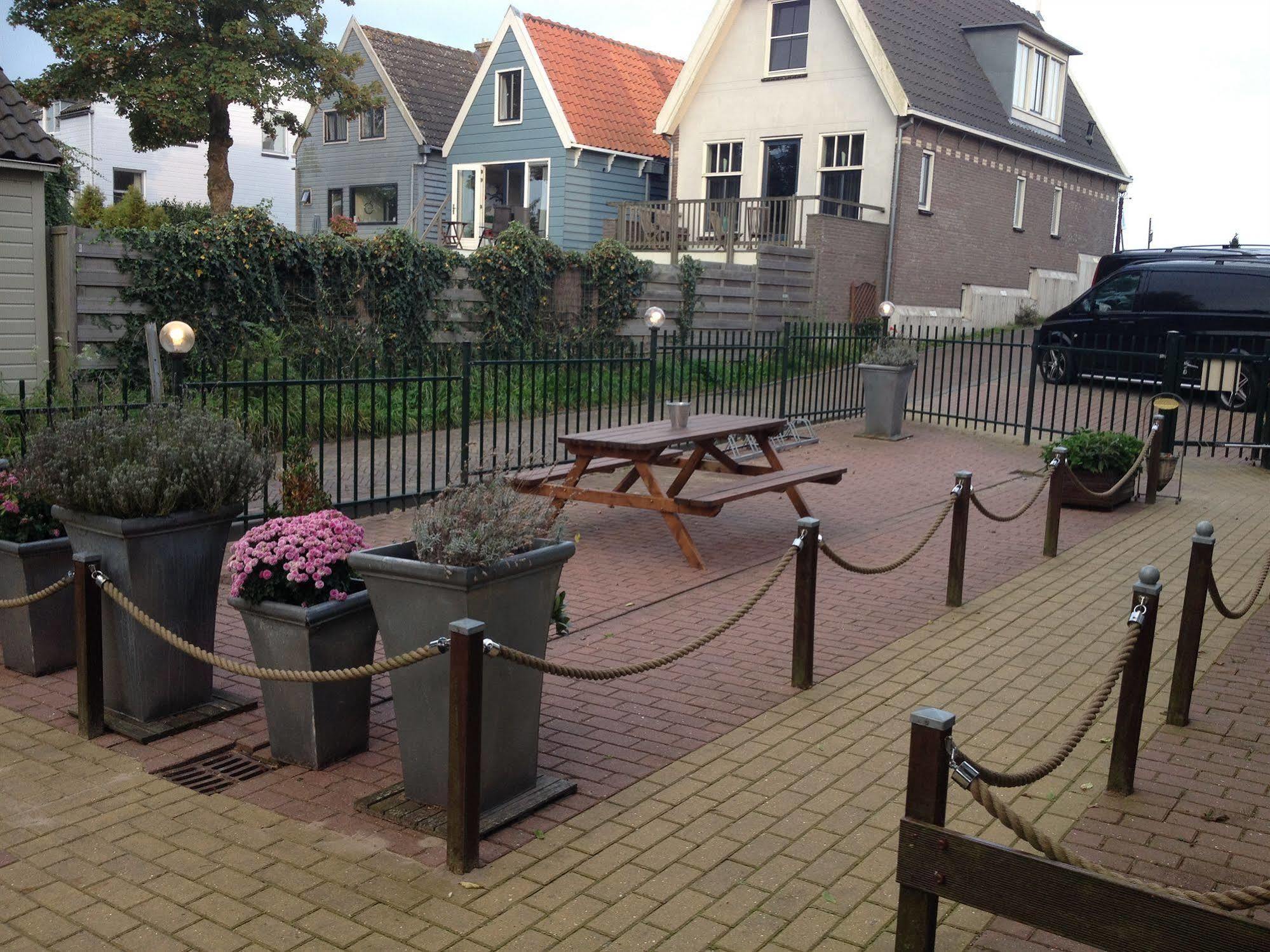 Amsterdam Village Hotel Bagian luar foto